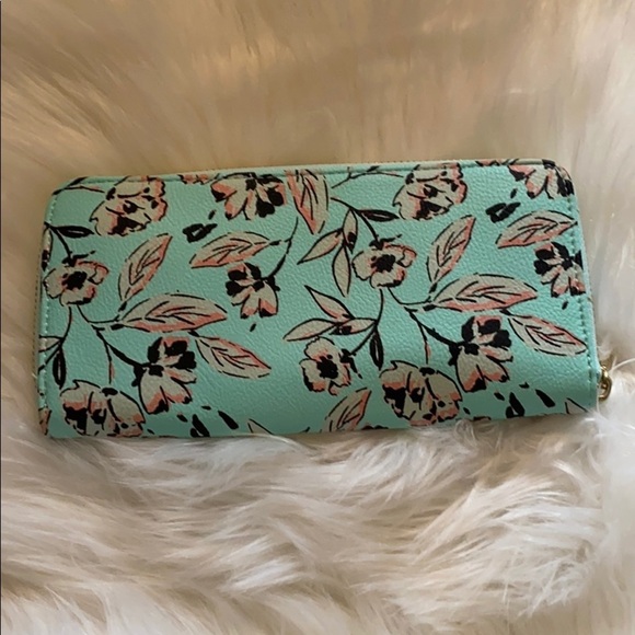 Floral wallet read description - Picture 2 of 7